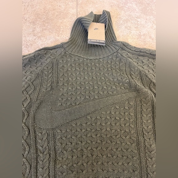 New Nike Life Cable Knit Turtleneck Cargo Khaki Sweater Men’s Size M FB7770-325 - Picture 3 of 8